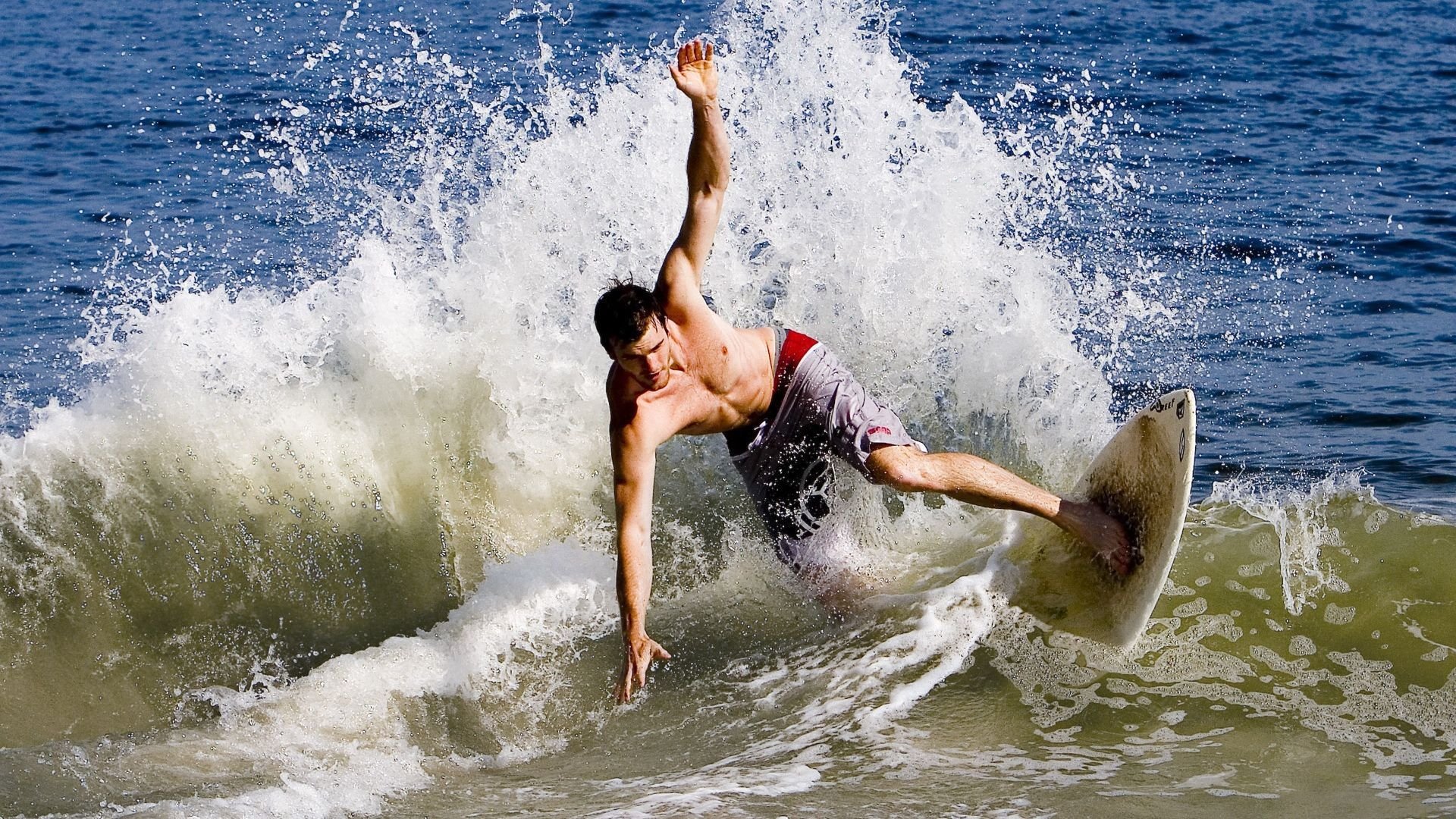 塞维利亚围绕中锋展开多次进攻配合,塞维利亚是强队吗