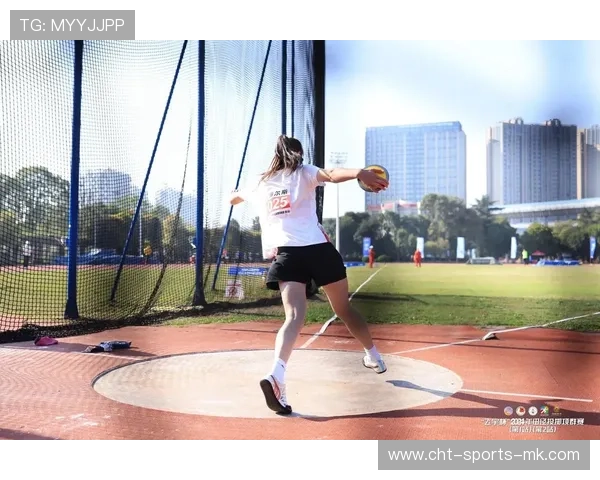 铅球项目加强旋转力量训练，提高投掷稳定性