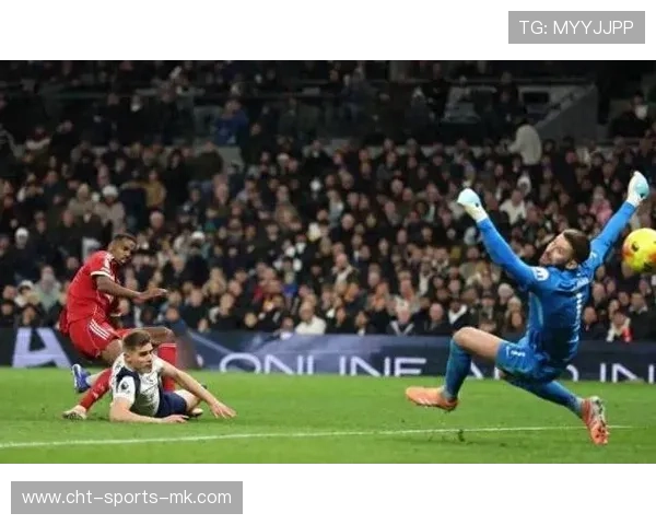 卢卡斯禁区内精准放铲截断对方前锋 卢卡斯禁区内精准放铲截断对方前锋